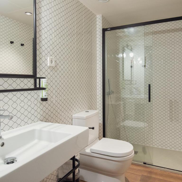 Líbere Madrid Malasaña - Two-Bedroom Apartment - 17
