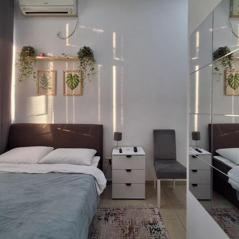 One-Bedroom Apartment in the Center of Budva on a Quiet Street 5 Minutes to the Beach - Apartman sa 1 Spavaćom Sobom - 2