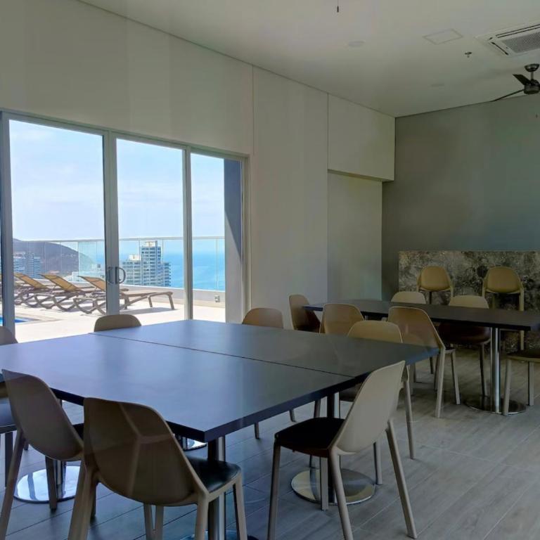 Apartamento con vista al mar en El Rodadero Santa Marta - Three-Bedroom Apartment - 33