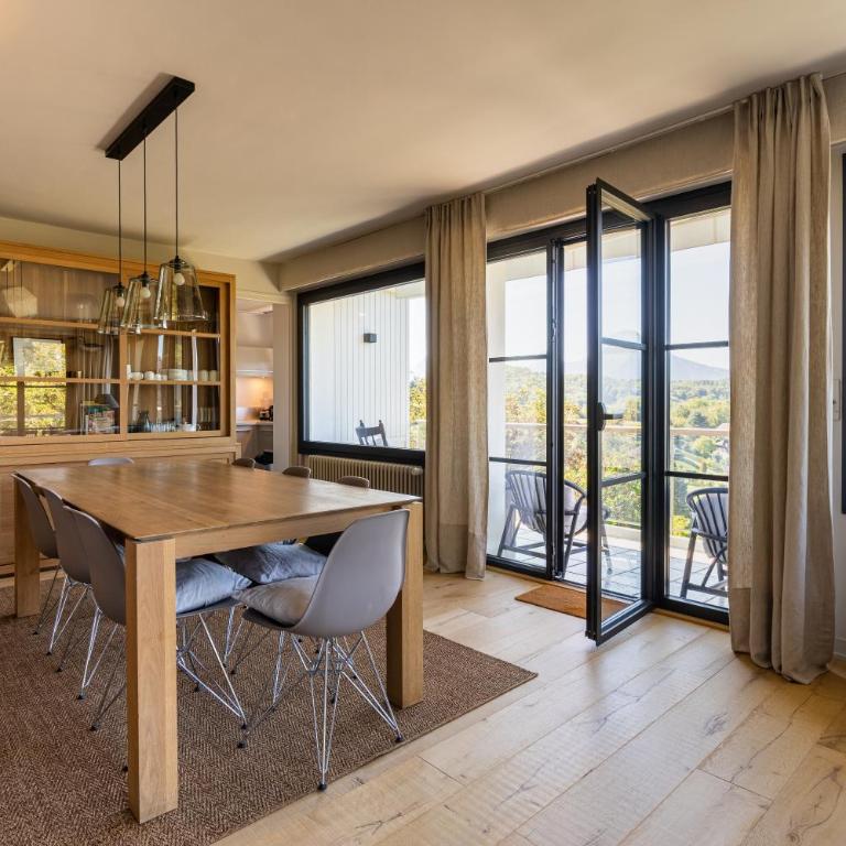 Vue exceptionnelle sur lac d'Annecy et Montagnes - Villa - 9
