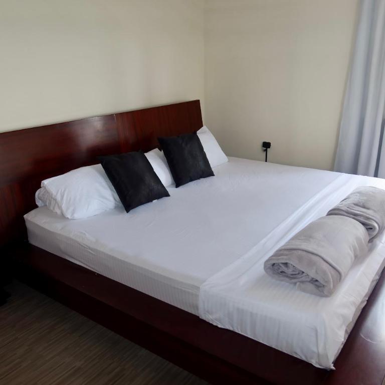 Nido Tangara - Country House in Pereira, Colombia - Eight-Bedroom House - 51