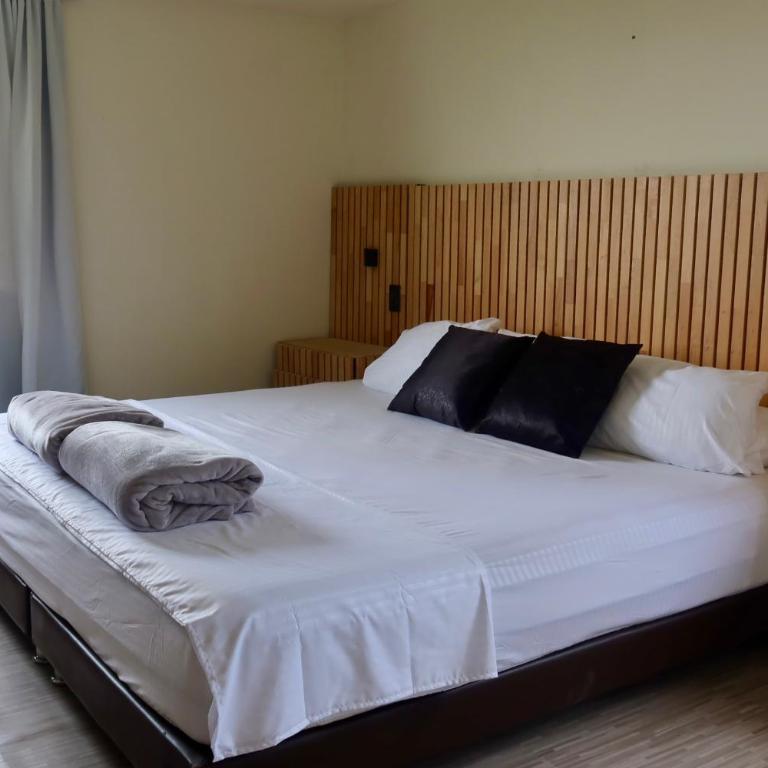 Nido Tangara - Finca Boutique Piscina y Vista - Pereira, Colombia - Seven-Bedroom House - 16