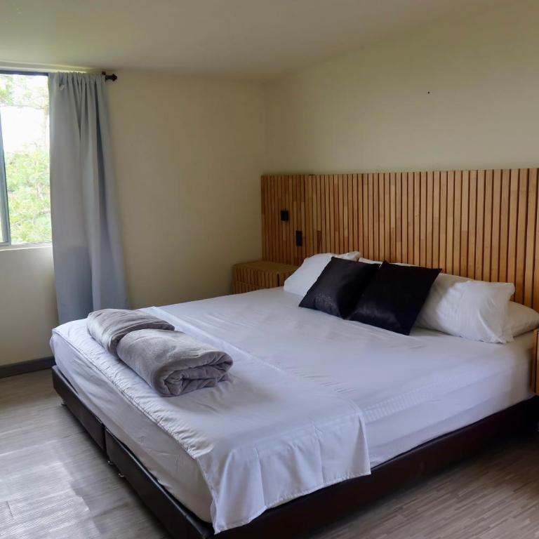 Nido Tangara - Finca Boutique Piscina y Vista - Pereira, Colombia - Seven-Bedroom House - 26