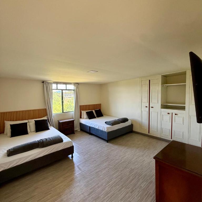 Nido Tangara - Finca Boutique Piscina y Vista - Pereira, Colombia - Seven-Bedroom House - 76