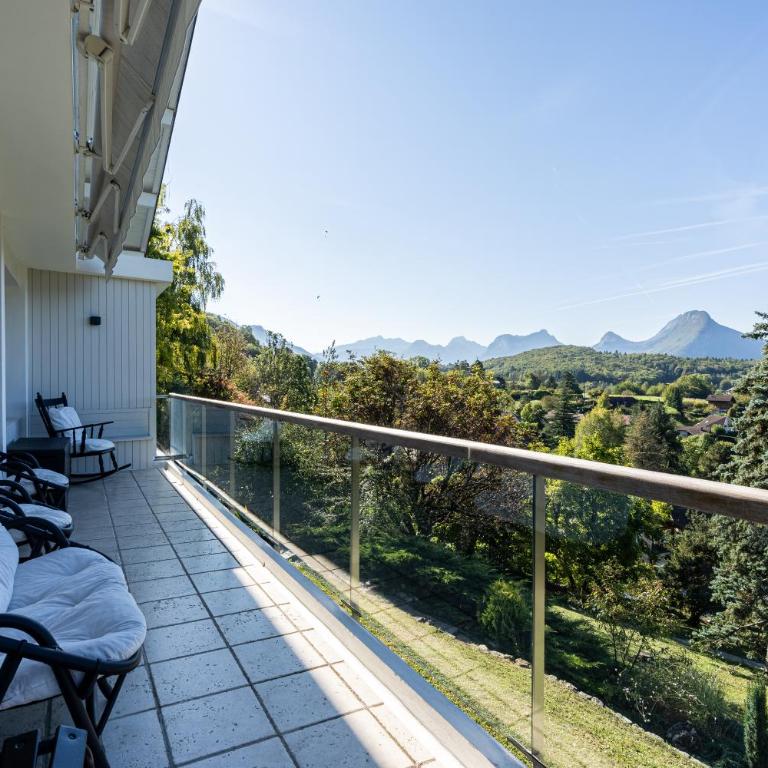 Vue exceptionnelle sur lac d'Annecy et Montagnes - Villa - 32