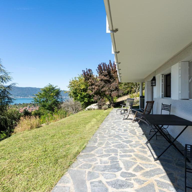 Vue exceptionnelle sur lac d'Annecy et Montagnes - Villa - 35