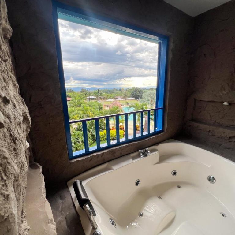 Mahawi Resort - Suite Deluxe con bañera de hidromasaje - 19