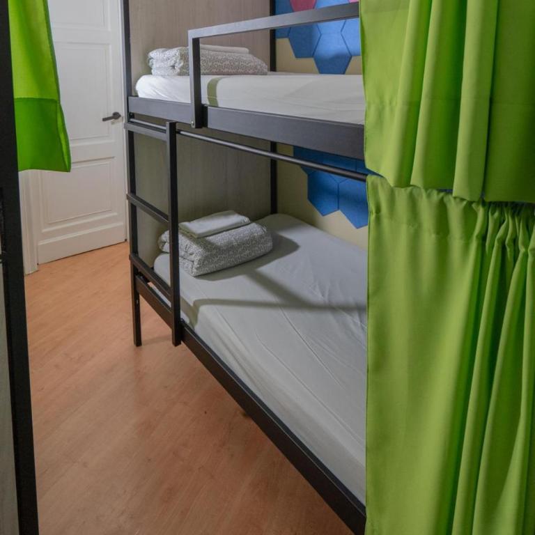 Wow Hostel Barcelona - Bed in 4-Bed Female Dormitory Room - 2