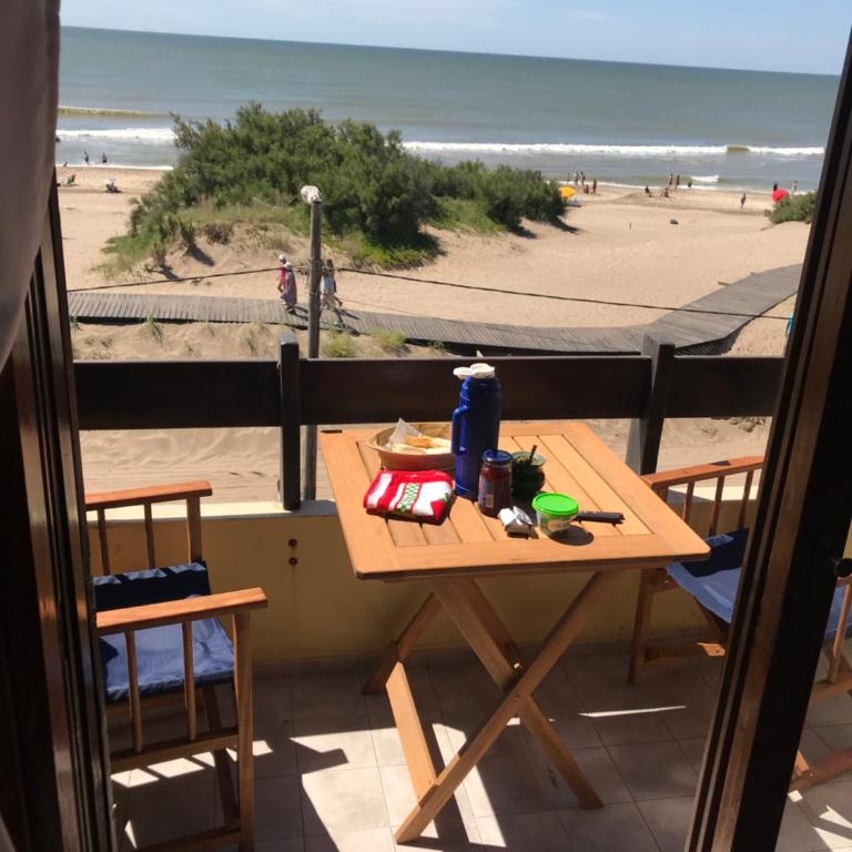 Vistalmar 3 Amb pileta Climatizada cochera - Two-Bedroom Apartment - 1