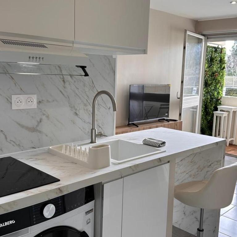 Slux Studio 399 - One-Bedroom Apartment - 13