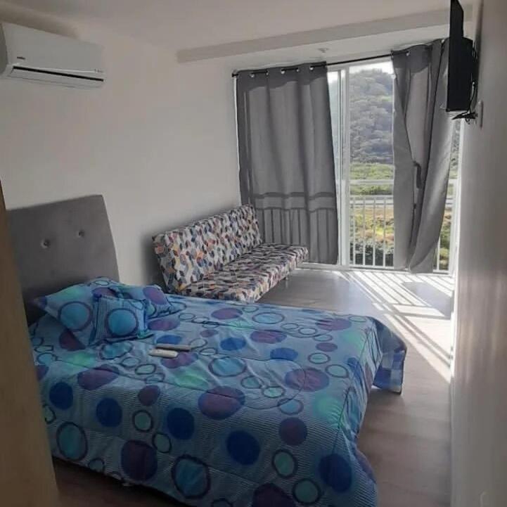 Cómodo apartaestudio con piscina y cerca a la playa! - One-Bedroom Apartment - 1