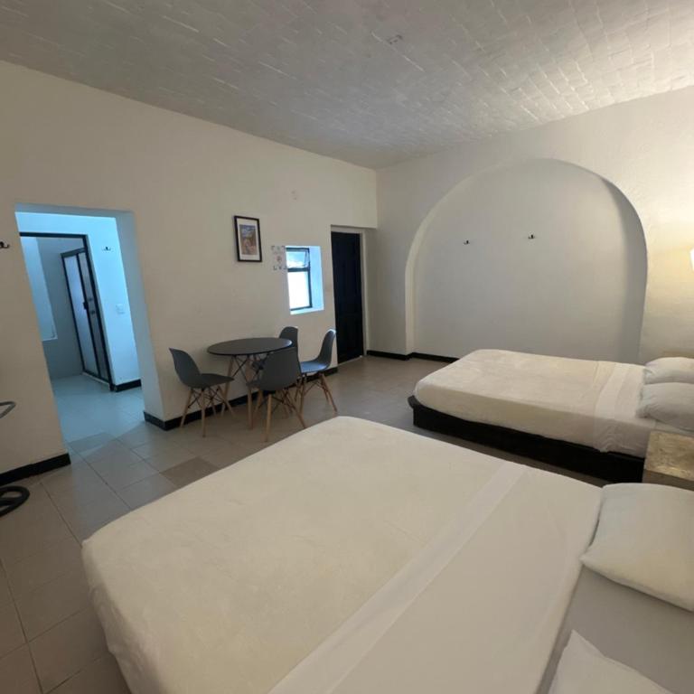 La Casa del Mercado - Queen Room with Two Queen Beds - 6