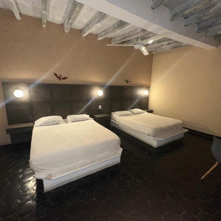 La Casa del Mercado - Queen Room with Two Queen Beds - 9