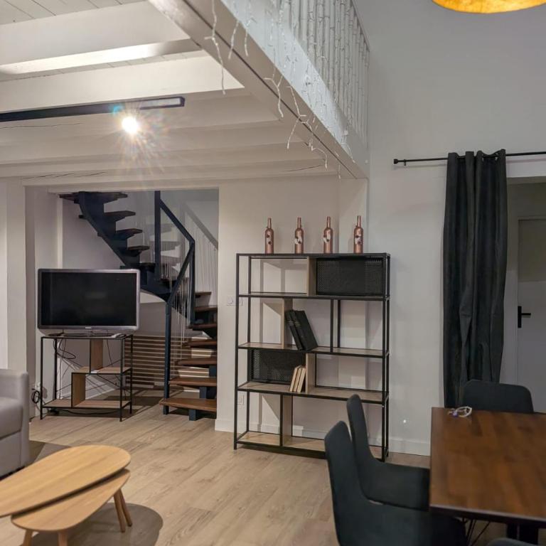 T3 de 75 m2 avec véranda et parking, à 5 min des Thermes à Luchon - Two-Bedroom Apartment - 9
