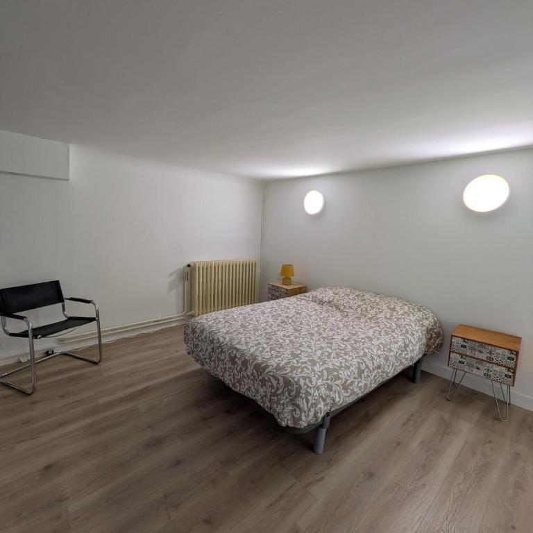 T3 de 75 m2 avec véranda et parking, à 5 min des Thermes à Luchon - Two-Bedroom Apartment - 11