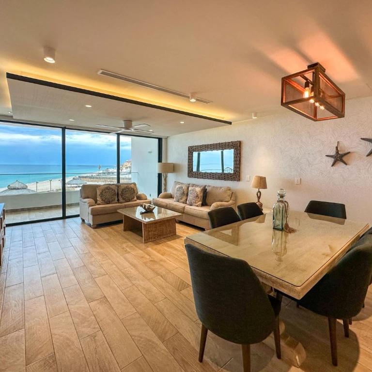 Stunning 3rd Floor Beachfront Condo - Apartamento - 1