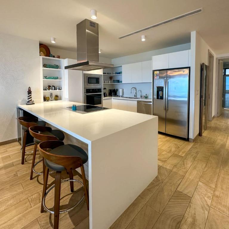 Stunning 3rd Floor Beachfront Condo - Apartamento - 3