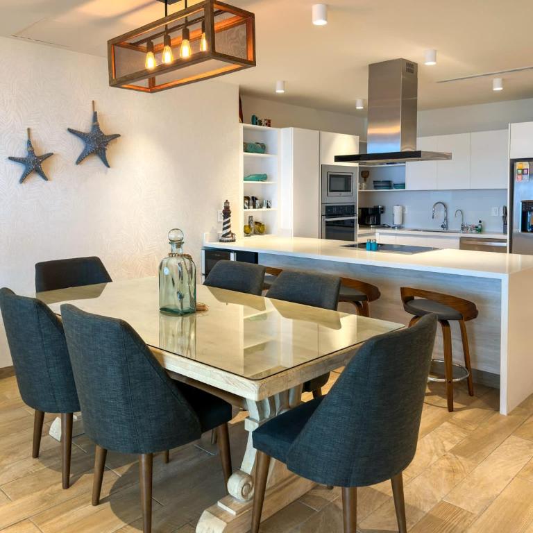 Stunning 3rd Floor Beachfront Condo - Apartamento - 40