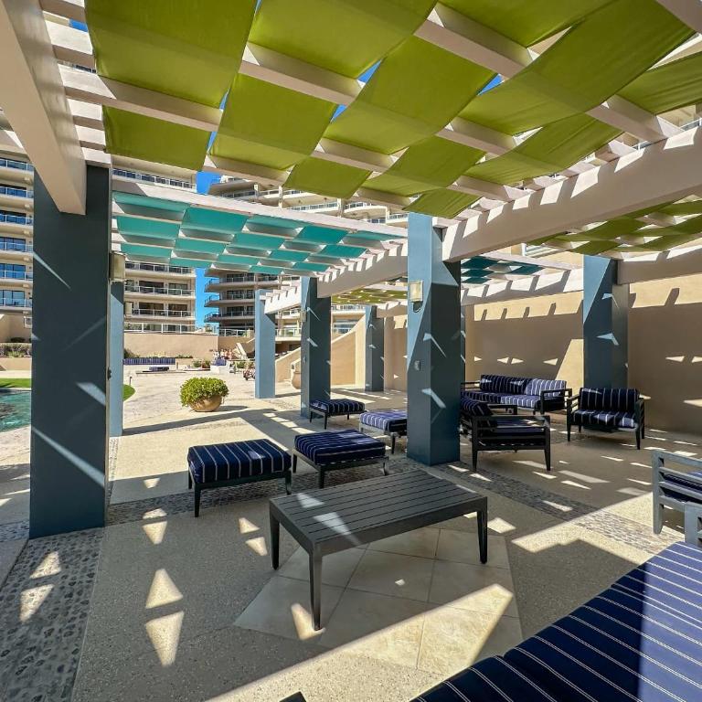 Stunning 3rd Floor Beachfront Condo - Apartamento - 60