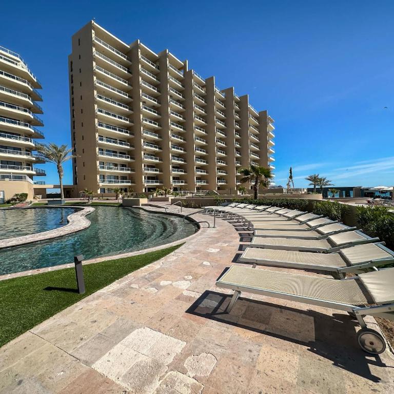 Stunning 3rd Floor Beachfront Condo - Apartamento - 68