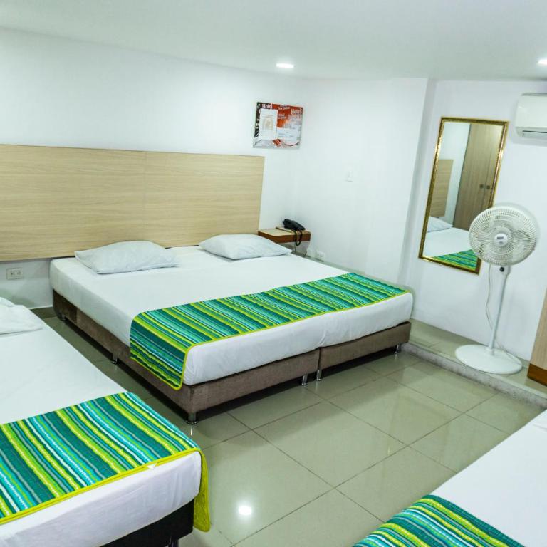 HOTEL DON QUIJOTE - Standard Quadruple Room - 1