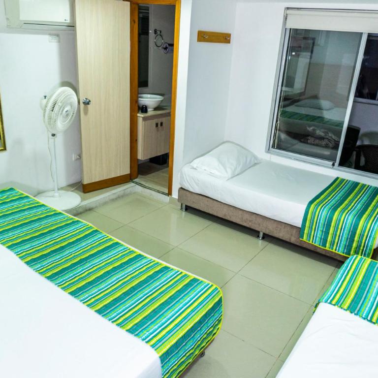 HOTEL DON QUIJOTE - Comfort Quadruple Room - 1