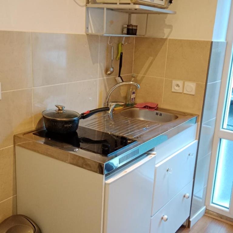 Studio RDC donnant sur trottoir - Appartamento con 1 Camera da Letto - 7