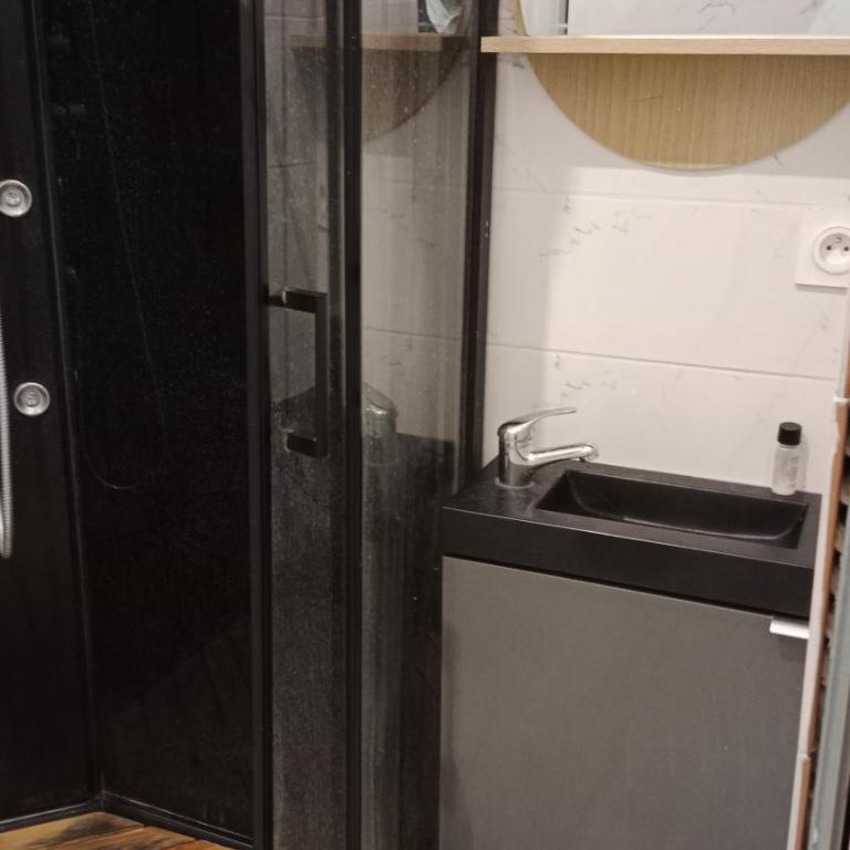 Studio RDC donnant sur trottoir - Appartamento con 1 Camera da Letto - 11