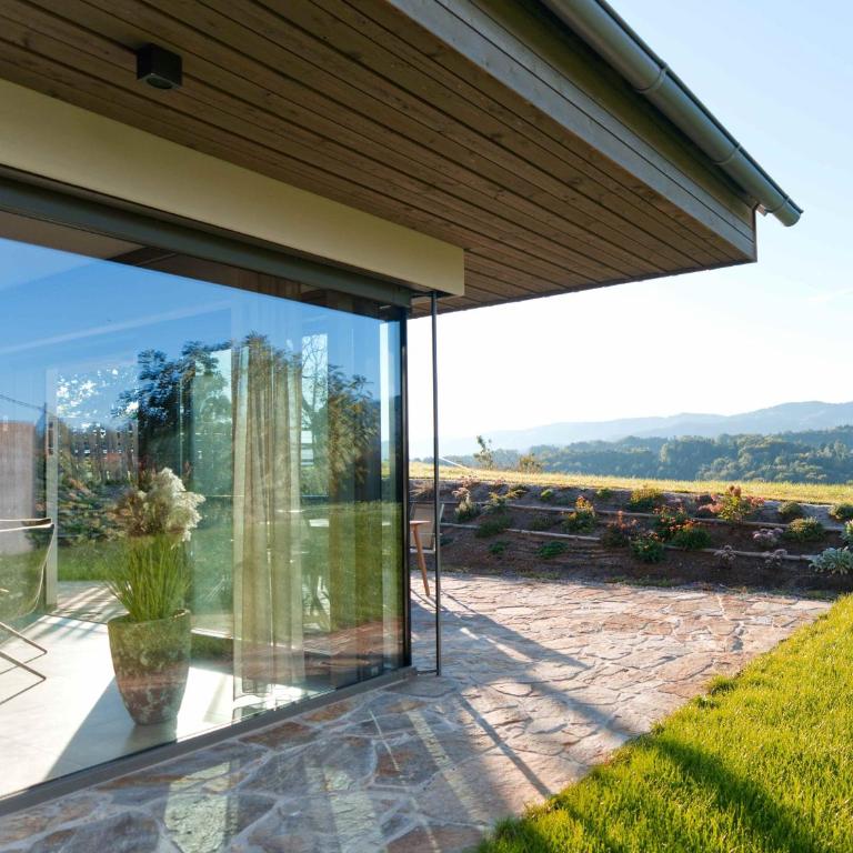 Stilvolles Ferienhaus Südsteiermark ruhige Lage top Aussicht & E-Ladestation - Ferienhaus mit 3 Schlafzimmern - 1