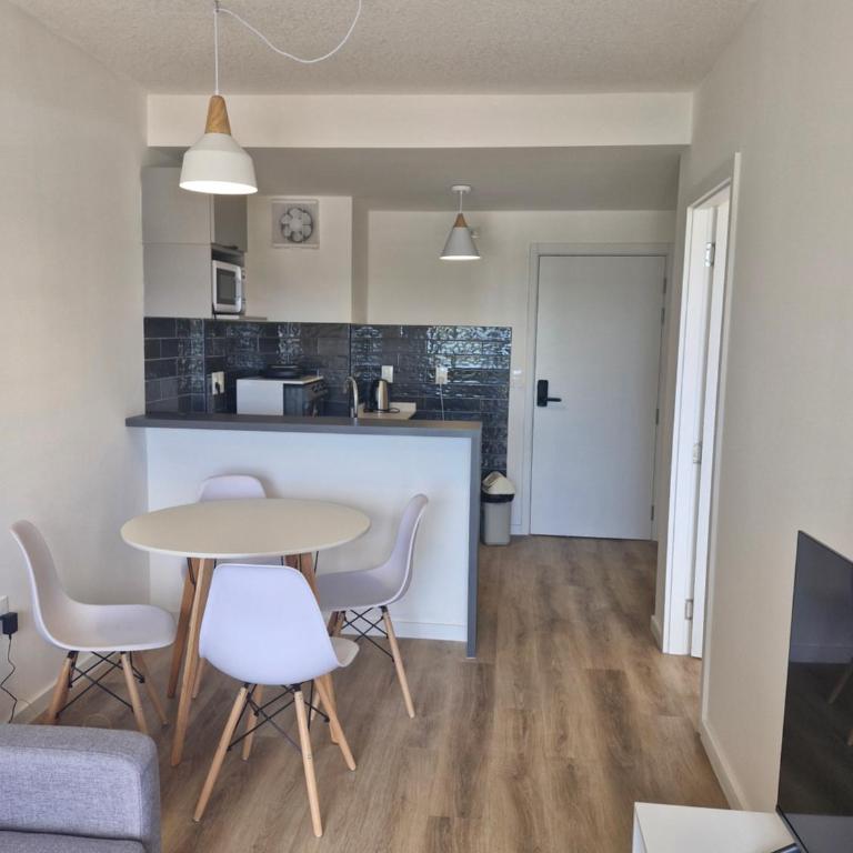 Cerca de todo, con parking - One-Bedroom Apartment - 1