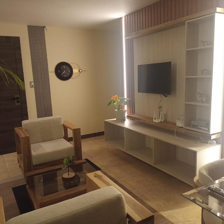 Departamento azul de 2 hab en la Victoria, cerca de universidades con garaje - Two-Bedroom Apartment - 13