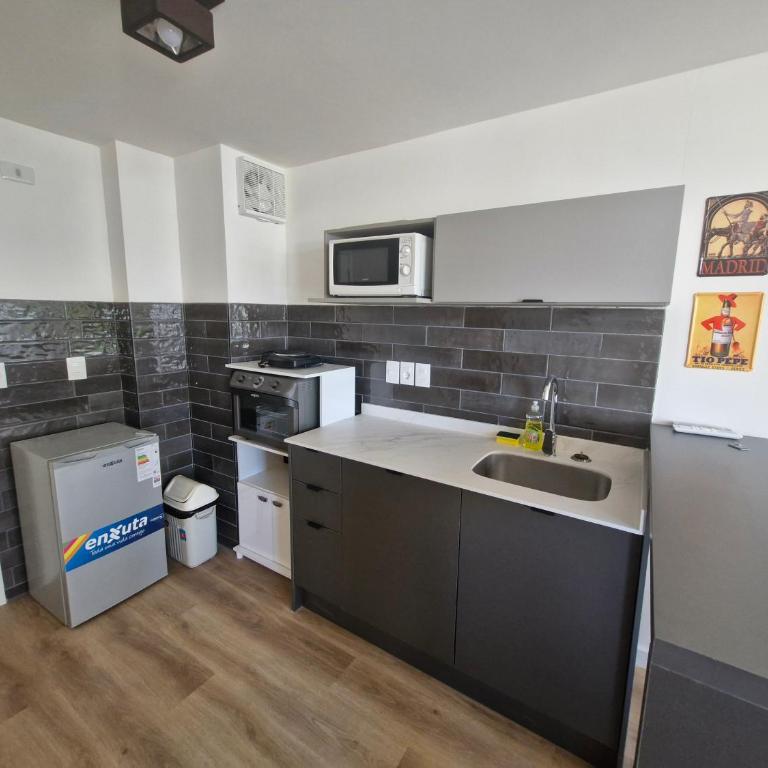 Cerca de todo, monoambiente con parking - One-Bedroom Apartment - 3
