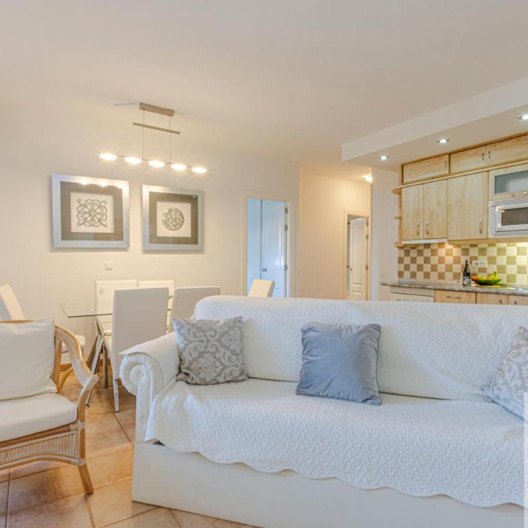 Spacious apartment in Benalbeach - Apartamento de 1 dormitorio - 7
