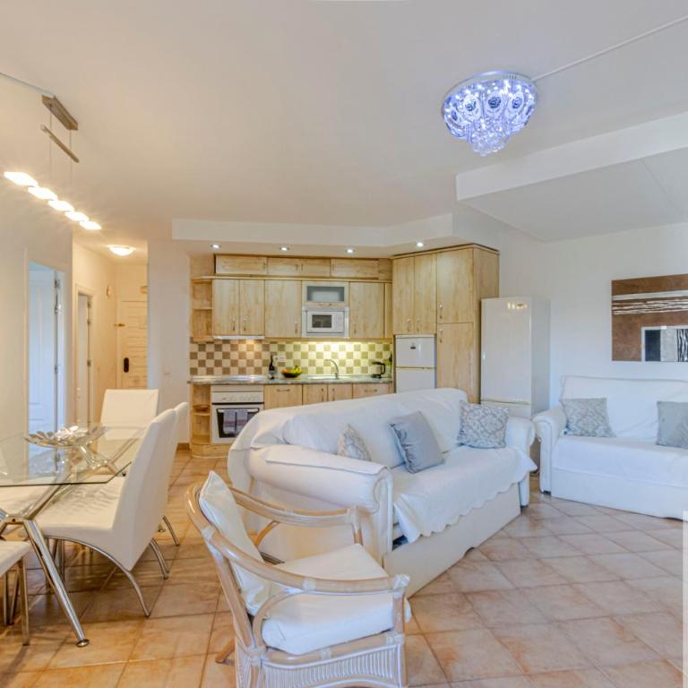 Spacious apartment in Benalbeach - Apartamento de 1 dormitorio - 3
