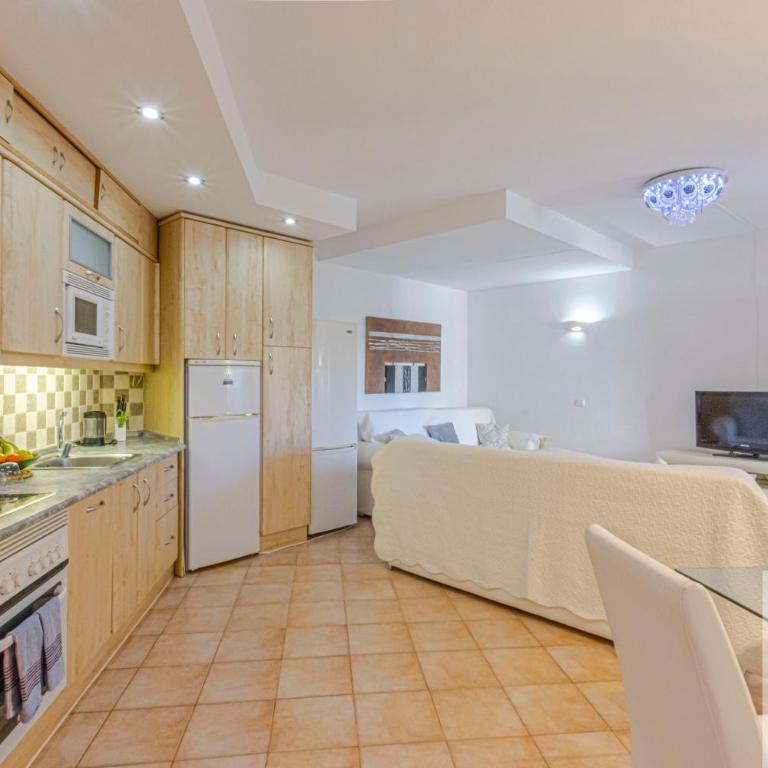 Spacious apartment in Benalbeach - Apartamento de 1 dormitorio - 11
