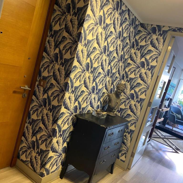 Depto amplio y funcional con estacionamiento - Three-Bedroom Apartment - 1