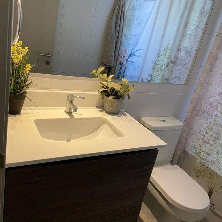 Depto amplio y funcional con estacionamiento - Three-Bedroom Apartment - 2