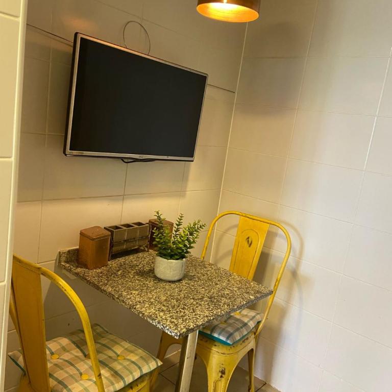 Depto amplio y funcional con estacionamiento - Three-Bedroom Apartment - 4