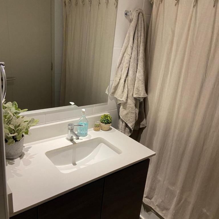 Depto amplio y funcional con estacionamiento - Three-Bedroom Apartment - 5