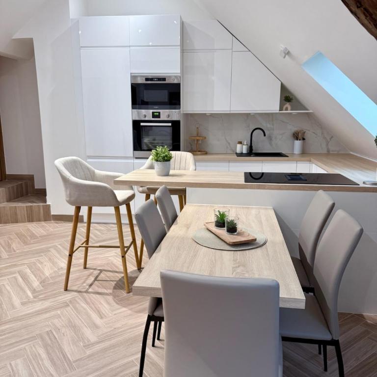Modern Cocoon Under Roof Parking Close to Tram - Apartamento de 1 dormitorio - 2