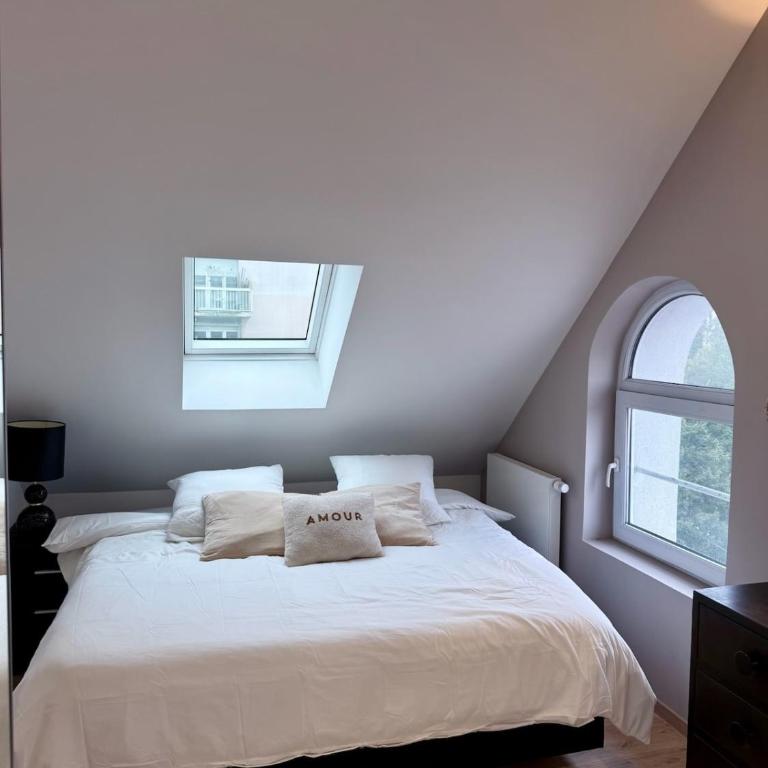 Modern Cocoon Under Roof Parking Close to Tram - Apartamento de 1 dormitorio - 4