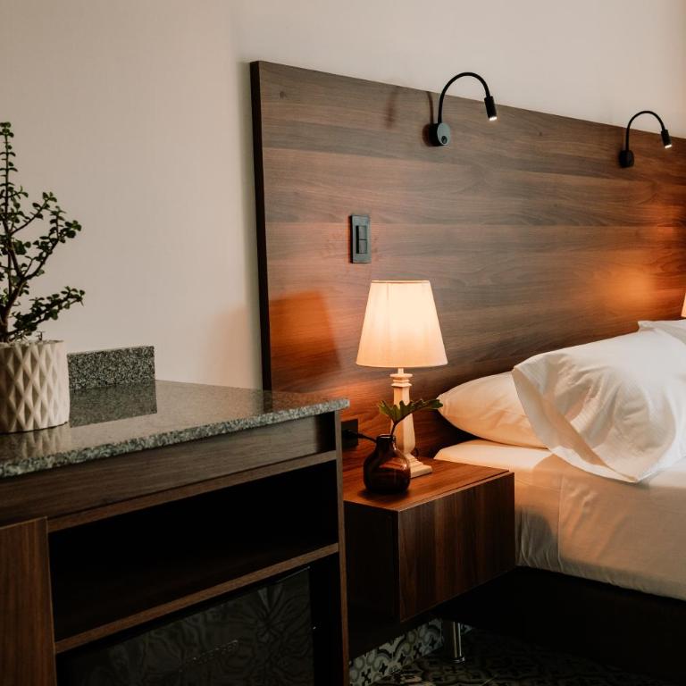 Hotel Catleya Royal Club - Double Room with Balcony - 4