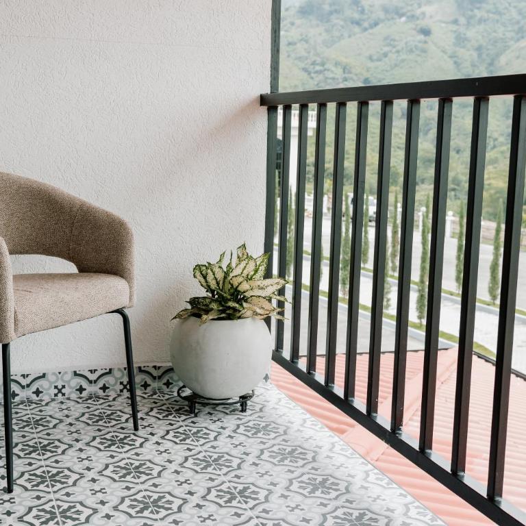 Hotel Catleya Royal Club - Double Room with Balcony - 8