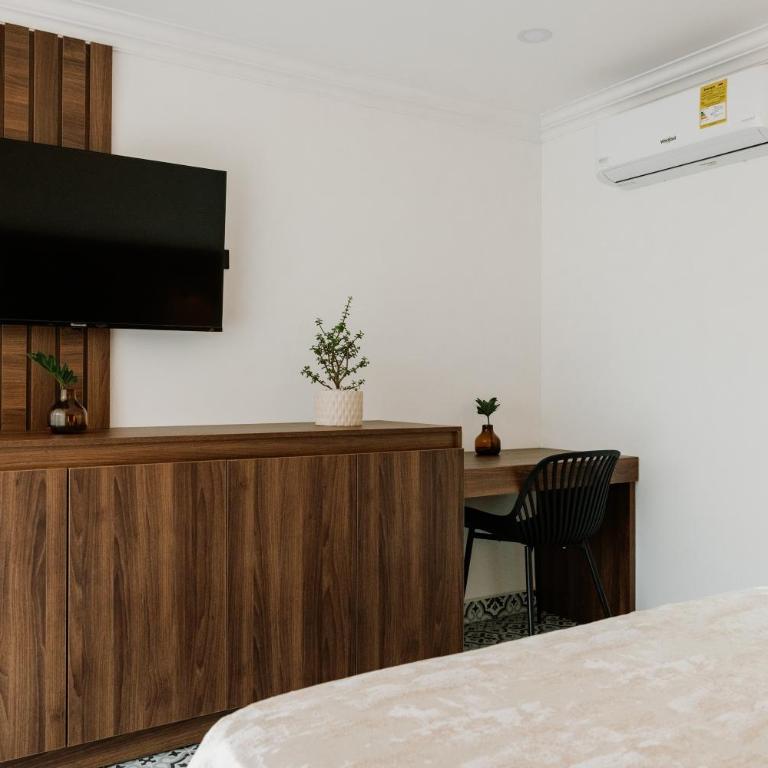 Hotel Catleya Royal Club - Double Room with Balcony - 10