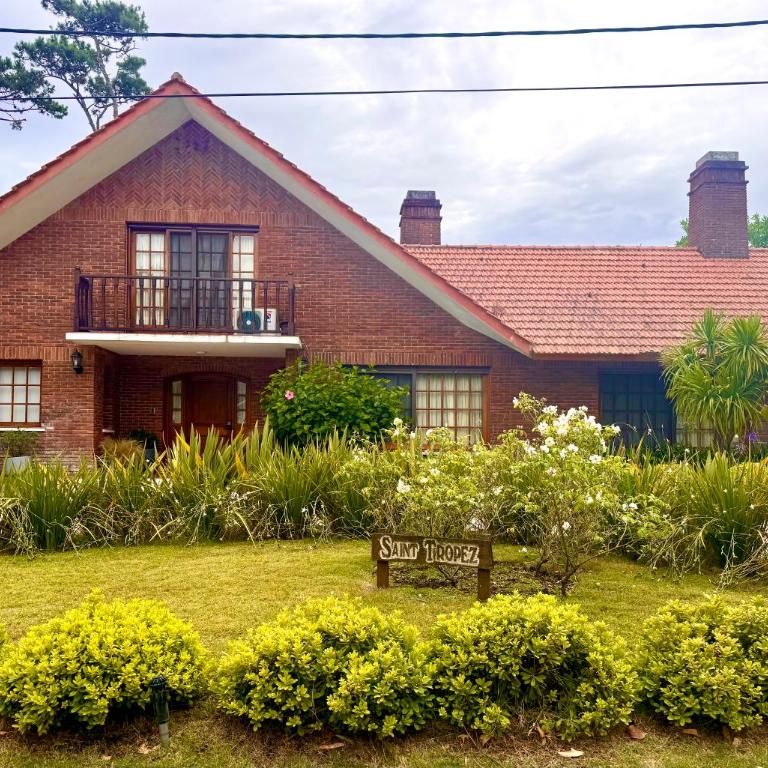 Chalet Saint Tropez - Bright & Spacious 5BR Home - Walk to Imarangatú - Chalet - 1