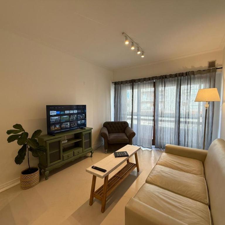 Pleno Alem - Two-Bedroom Apartment with Balcony - 1
