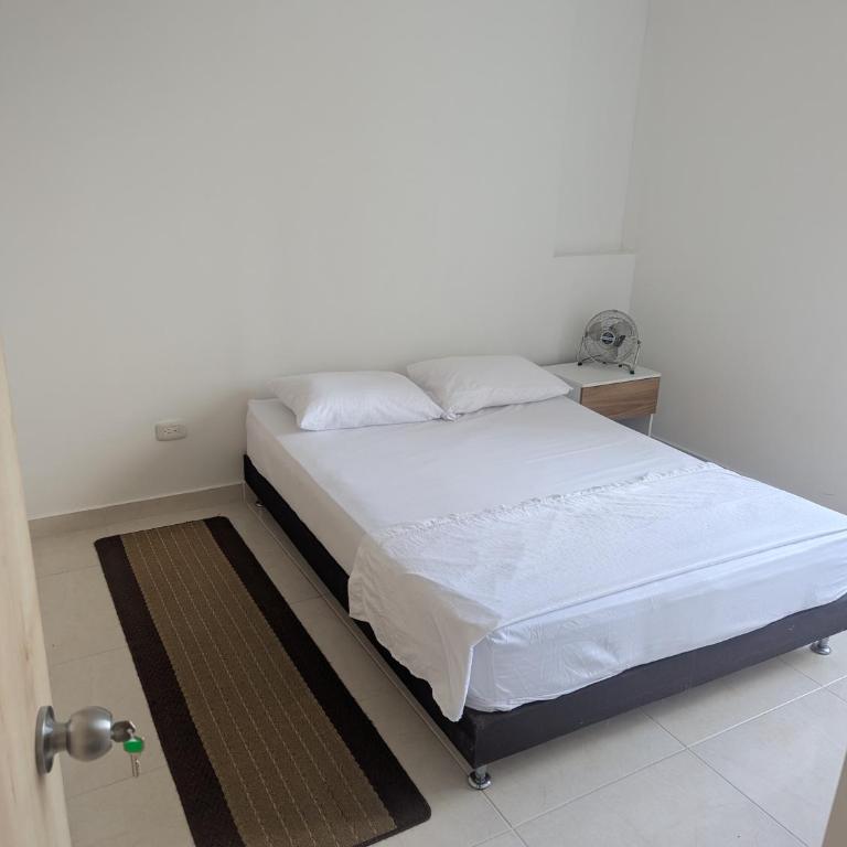 Apto en Conjunto Mayorca en Ibague - Apartamento de 3 dormitorios con balcón - 12