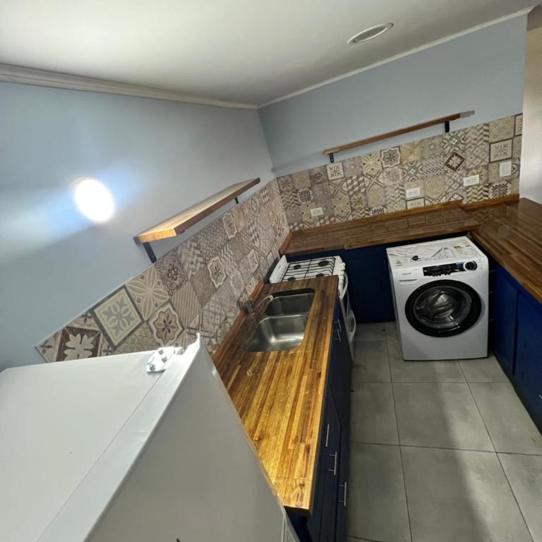 Familia diaz - Five-Bedroom House - 1