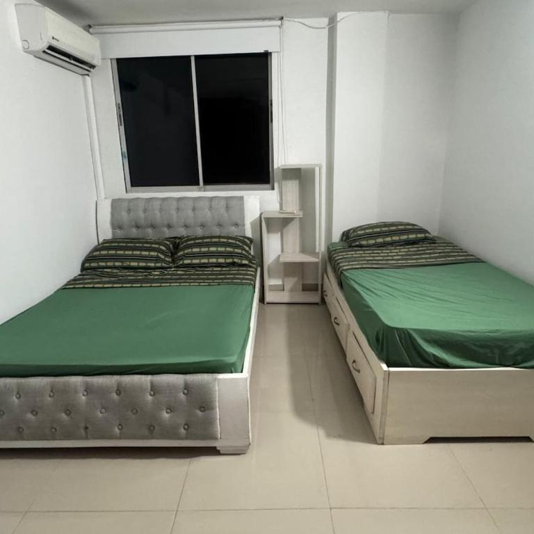 Acogedor espacio familiar - Three-Bedroom Apartment - 2