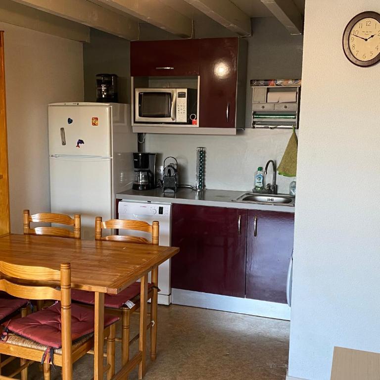 Villa T4 au Bord du Lac avec Terrasse, 6 Pers, Parking, Animaux Acceptés, Classée 1* - FR-1-798-37 - Villa - 10